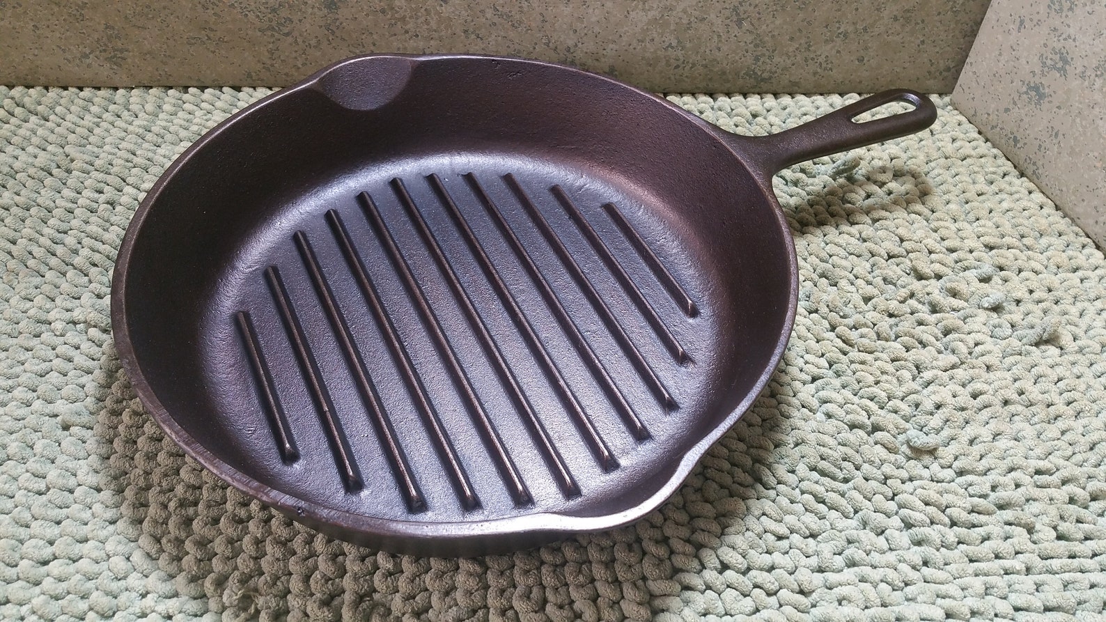 Unmarked Wagner Ware 9 Cast Iron Grill Skillet Circa 1960s Etsy