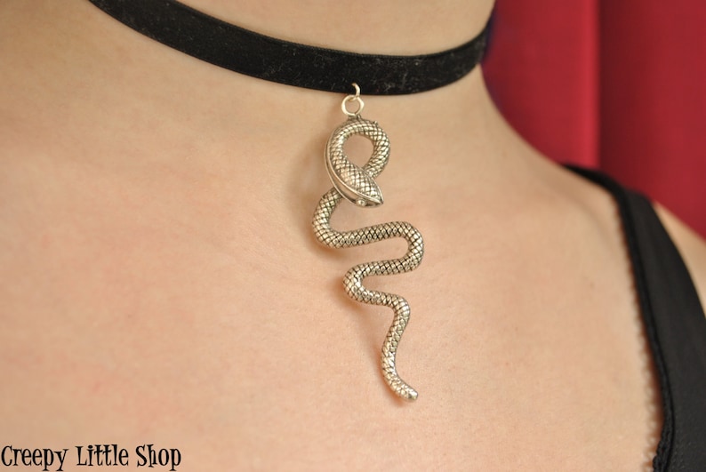 Snake choker necklace,black velvet choker,snake choker,viper choker,snake necklace,snake charm,gothic choker,serpent choker,snake jewelry