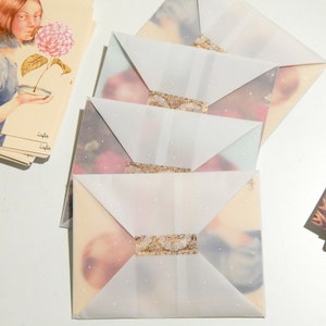 Cartes postales. Filles avec des fleurs