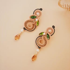 Soutache earrings in beige gold green, apple earrings, crystal earrings, emerald green earrings, pearls dangle earrings, swarovski earrings