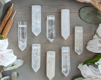 Pendentif pointe de cristal - Quartz || 1 pièce - Pierre gemme transparente à blanche à une extrémité (taille : 36-41 mm avec trou de 2 mm)