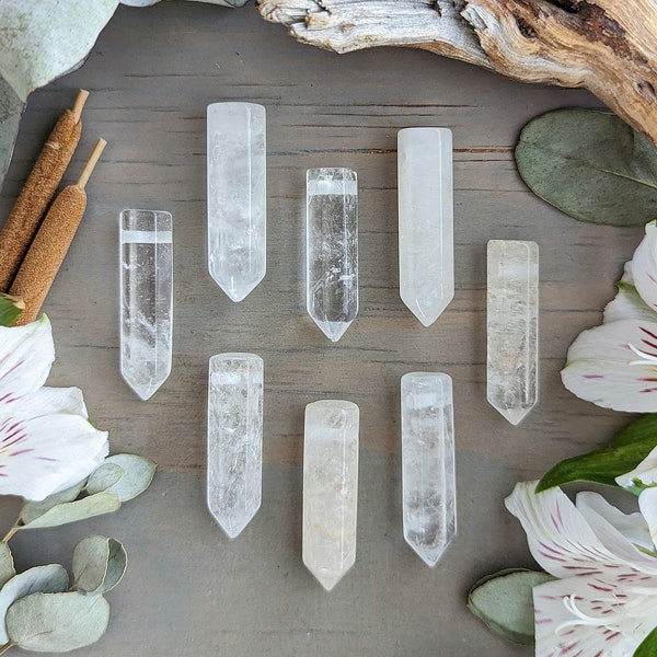 Quartz Crystal Point >> 1pc > Single-Terminated, Clear to White, Natural, Gemstone, Size: 40mm w/2mm hole