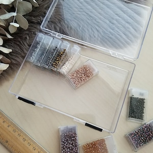 Piccola scatola portaoggetti in plastica >> Contenitore da 15 x 10 cm, adatto a scatole con coperchio a ribalta da 5 cm - Contenitore per piccole perline, organizer per perline, contenitore in plastica trasparente