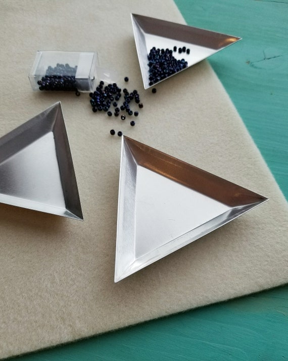 Aluminum Bead Sorting Tray 3.25 Triangle Tray, Scoop for Holding or Picking  up Beads 6 or 12 Pieces 