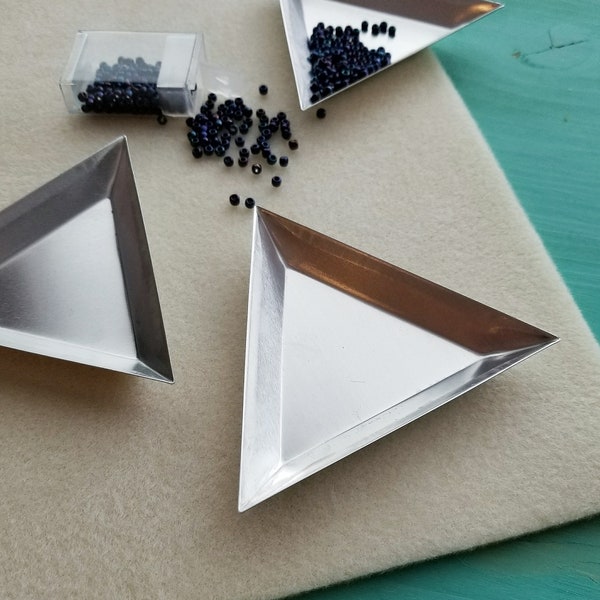 Aluminum Bead Sorting Tray >> 3.25" Triangle Tray, Scoop for Holding or Picking up Beads - 6 or 12 pieces