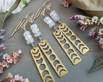 Shimmery Moonstone Moonphase Earrings >> Flashy Moonstone Gems with Brass Moon Phase Charms >> Gemstone, Boho, Luxe