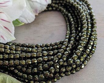 Cuentas checas pulidas al fuego de 3 mm - Verde cazador de metal pesado azabache // 100 o 250 piezas (cantidad desc.) - Vidrio de diseño, facetado, redondo