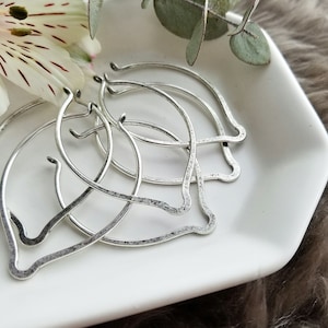 Open Pointed Oval Frame - Silver >> 2 pieces - 51mm x 37mm - Open, Wire Frame, Sterling Silver Plating, Lead-Free, American Made