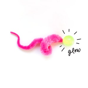 Cat toy ball - Glow-in-the-dark Wiggly Ball - best cat toy, bouncy ball, gift for cat lovers (colors vary)