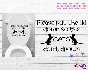 Könnte beinhalten: Eine weiße Toilettenschüssel mit einem schwarz-weißen Schild auf dem Deckel, auf dem steht "Bitte schließen Sie den Deckel, damit die Katzen nicht ertrinken". Das Schild zeigt zwei schwarze Katzen mit hochgestreckten Pfoten.