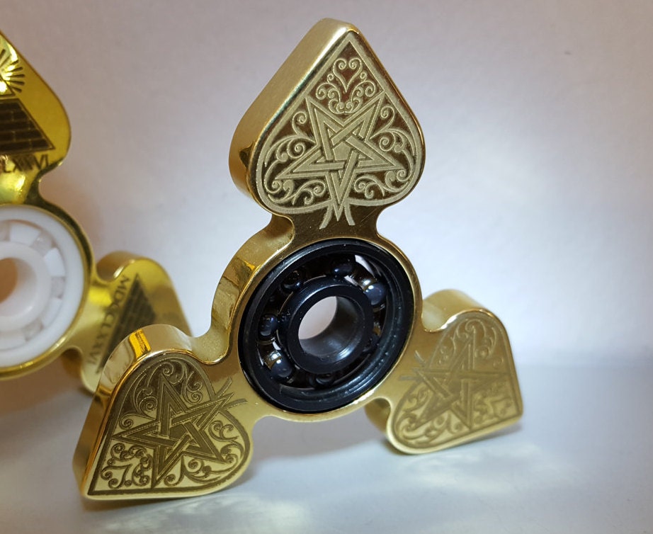 Fidget Spinner 'DEVILs SPADE' Cadre en laiton gravé Spinner, EDC Spinner,  Metal Fidget Spinner, Jouet à main agité -  France