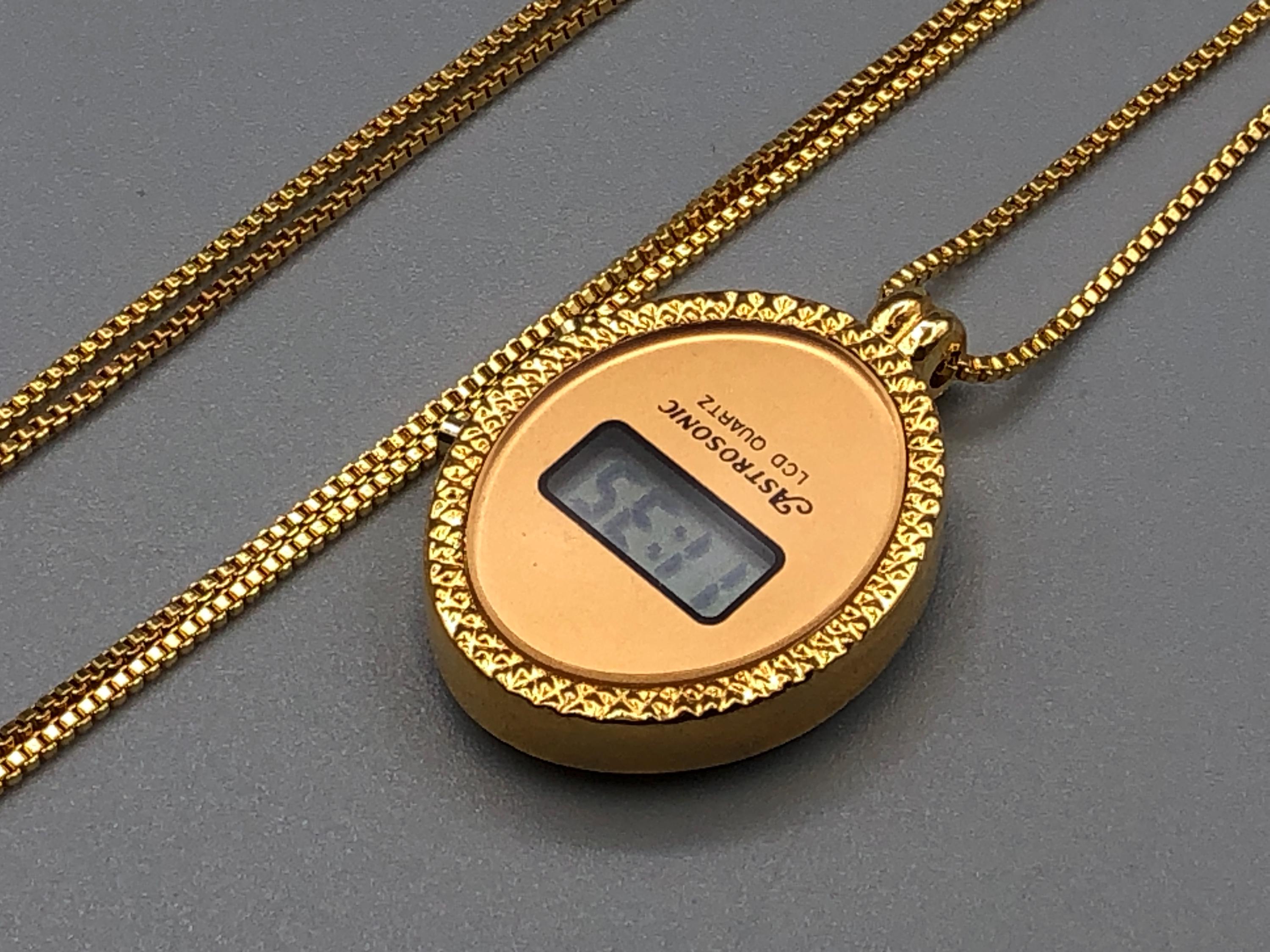 Vintage 70s 80s NOS Chic LCD Digital Quartz Gold Tone Oval