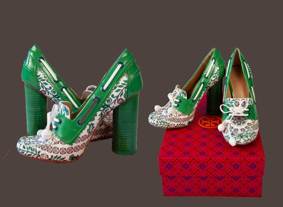 Y2K Vintage Tory Burch Green and White Loafer Heels with Tassels, Preppy Block Heel Shoes, 2000s Designer Footwear