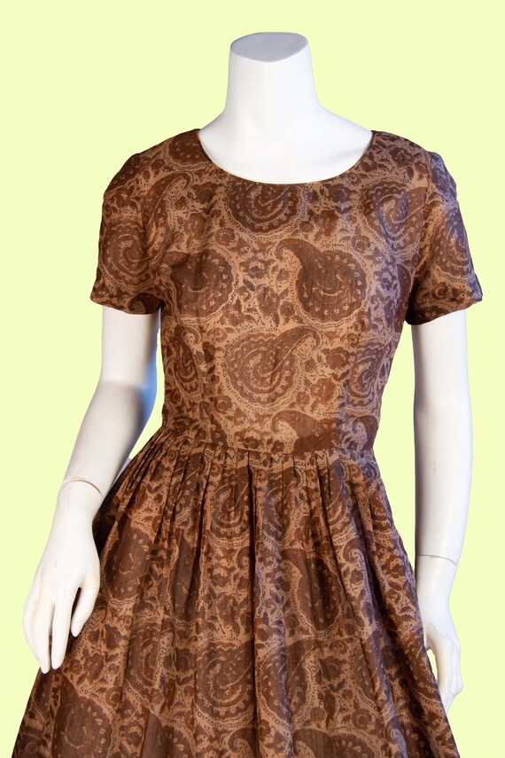 1950s Vintage Dress, 50s Brown Paisley Fit and Fl… - image 2