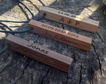 Wooden bar chain personalized with engraving