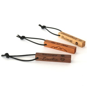 Llavero de madera personalizado con grabado individual; Correa o llavero de piel, roble, nogal, cerezo.