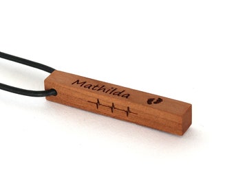 Wooden bar chain personalized with engraving