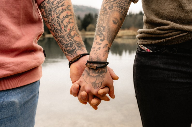 Pulsera de cabo de vela con madera, cierre magnético oculto, diferentes colores y tipos de madera, como pulsera y collar con grabado imagen 1