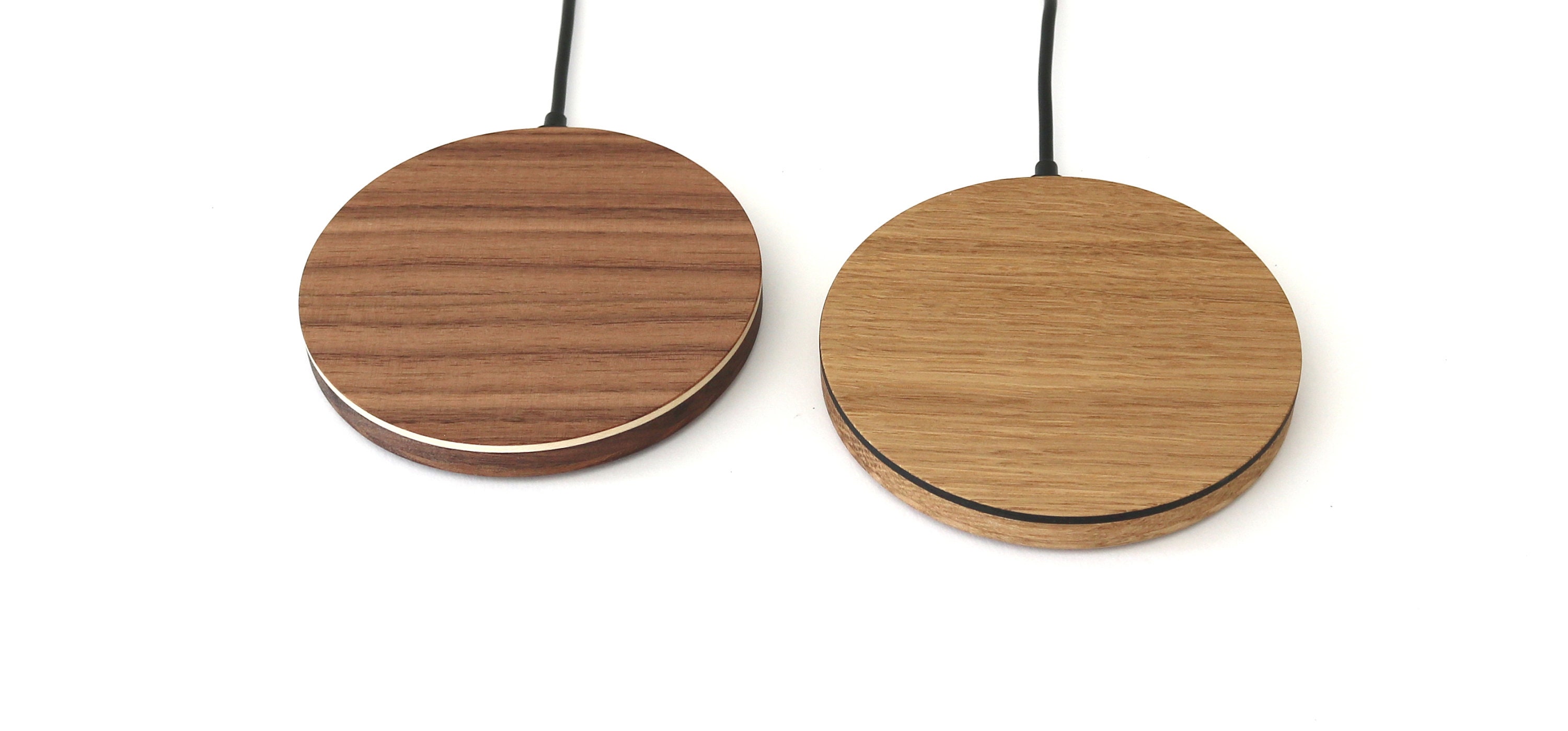 Inductive charging station made of wood, RUND_STREIFHOLZ DESIGN