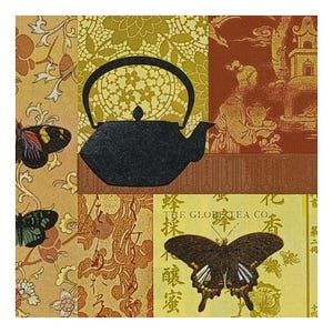 Könnte beinhalten: Ein dekoratives Quadrat mit einer schwarzen Teekanne, Schmetterlingen und asiatisch inspirierten Mustern. Das Design integriert verschiedene Texturen und Farben, darunter Gold, Braun und Gelb. Der Text "THE GLOBE TEA CO." ist sichtbar.