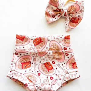Bebê Menina Criança ESPAGUETE ALMÔNDEGAS Bummies Nylon Laço conjunto 0-3 meses-4t Shorties Faixa de cabeça capa de fralda corações macarrão tecido Italiano amor