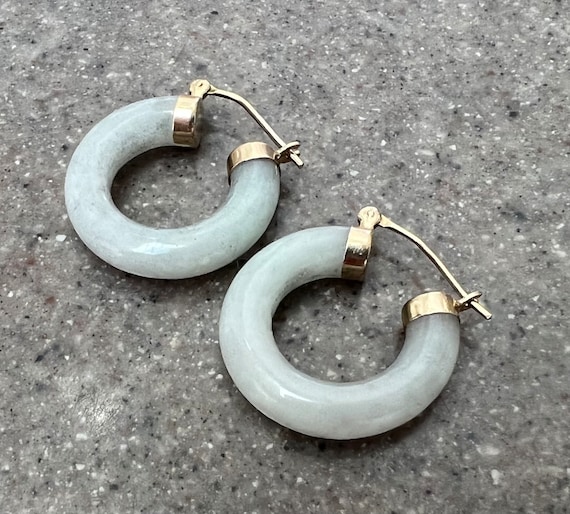 Vintage 14K Yellow Gold Green Jade Hoop Earrings - image 9