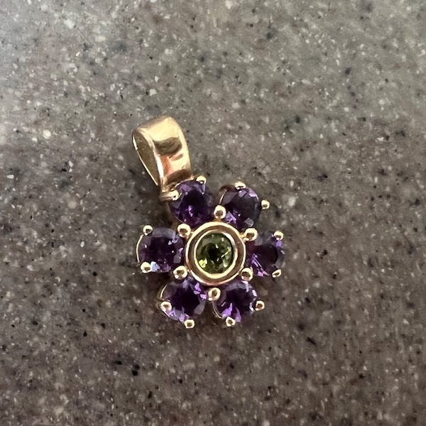 Vintage 10K Yellow Gold Amethyst & Peridot Flower Pendant