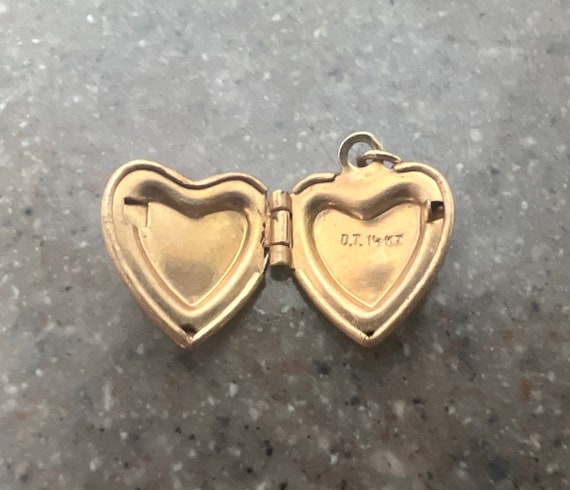 Vintage 14K Yellow Gold Small Heart Locket Pendant - image 7