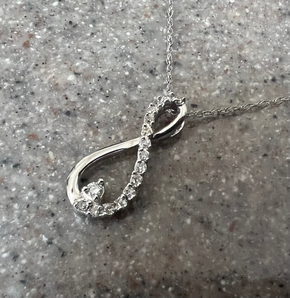 Vintage 14K White Gold Diamond Pendant Necklace - image 9