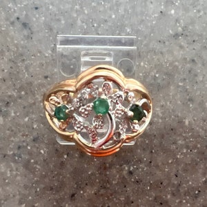 Vintage 10K Yellow Gold Emerald & Diamond Flower Ring Size 5.75