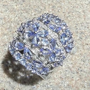 Vintage 10K White Gold Tanzanite & Diamond Flower Ring Size 7.25