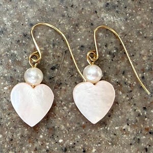 Vintage 14K Yellow Gold Pearl & Pink Mother of Pearl Heart Dangle Earrings