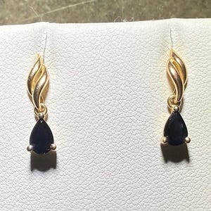 Vintage 14K Yellow Gold Blue Sapphire Dangle Earrings