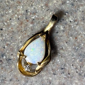 Vintage 10K Yellow Gold Opal & Diamond Pendant