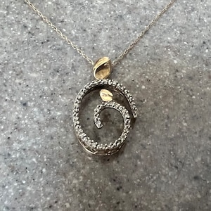 Vintage 10K Yellow Gold Natural Diamond Pendant Necklace
