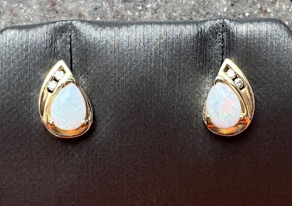 Vintage 10K Yellow Gold White Oval Opal & Diamond… - image 10