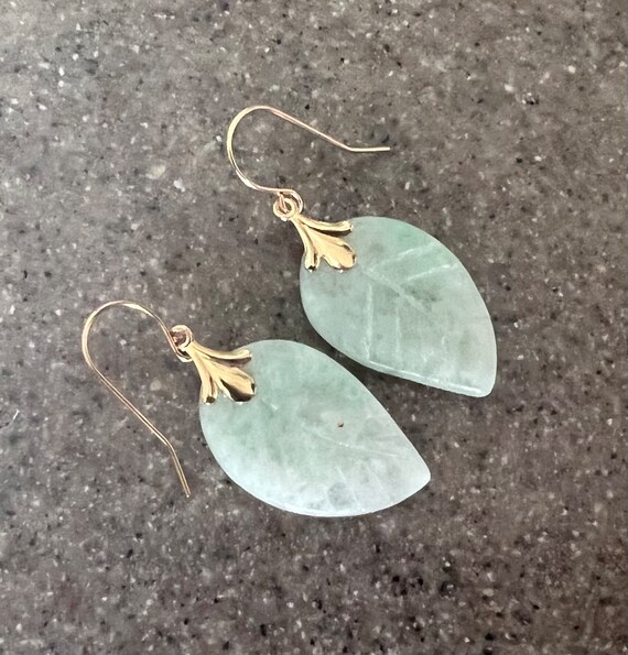 Vintage 10K Yellow Gold Jade Leaf Drop Dangle Ear… - image 4