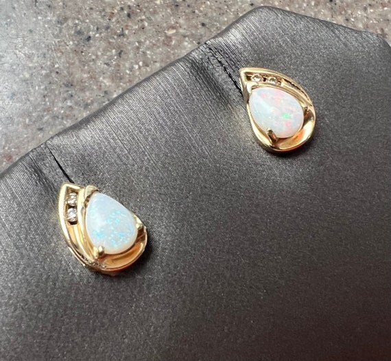 Vintage 10K Yellow Gold White Oval Opal & Diamond… - image 3