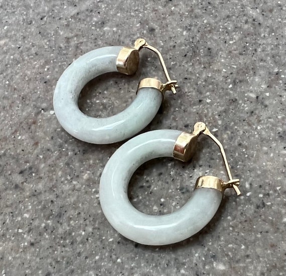 Vintage 14K Yellow Gold Green Jade Hoop Earrings - image 7