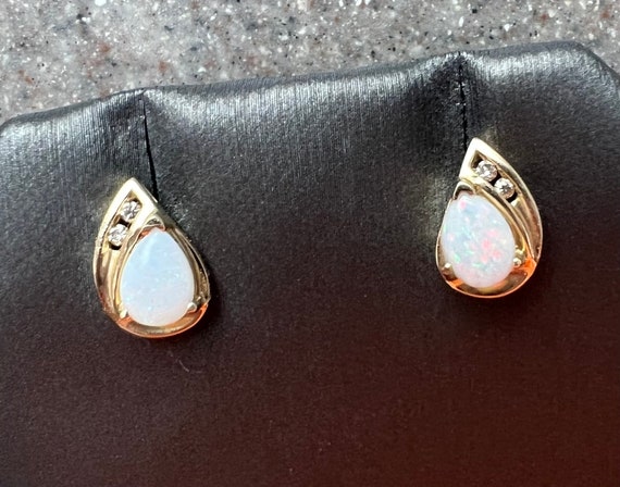 Vintage 10K Yellow Gold White Oval Opal & Diamond… - image 5