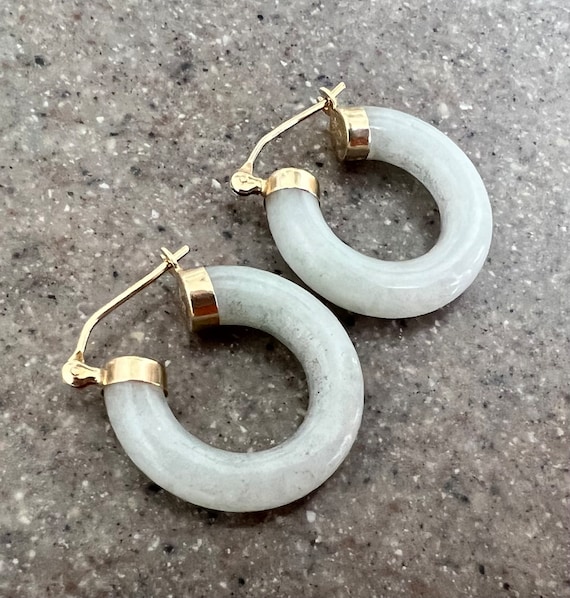 Vintage 14K Yellow Gold Green Jade Hoop Earrings - image 3