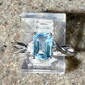 Vintage 10K White Gold Blue Topaz & Diamond Ring Size 7