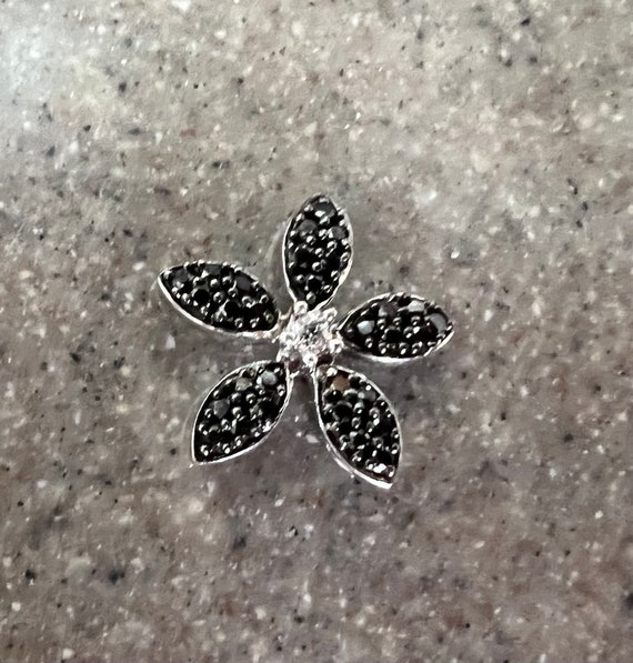 Vintage 14K White Gold Black & White Diamond Flowe