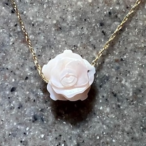 Vintage 14K Yellow Gold Coral Flower Pendant Necklace