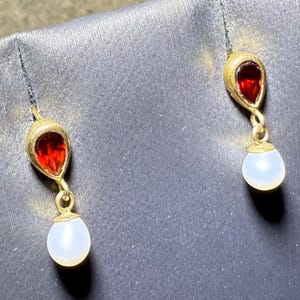 Vintage 9K Yellow Gold Garnet & Pearl Small Dangle Earrings