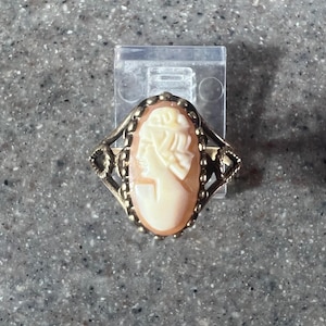 Vintage 10K Yellow Gold Cameo Ring Size 5
