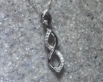 Vintage 10K White Gold Diamond Pendant Necklace