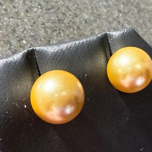 Vintage 14K Yellow Gold Pearl Stud Earrings