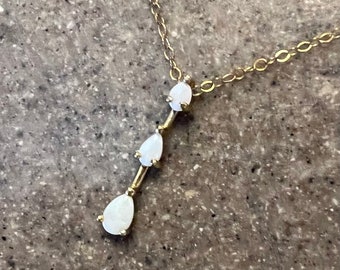 Vintage 10K Yellow Gold Opal Pendant With Gold Plated Necklace