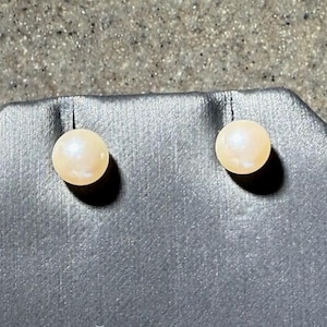 Vintage 14K Yellow Gold Pearl Stud Earrings